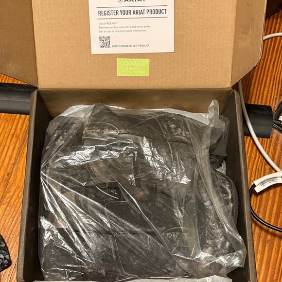 Ariat Women's Chandler Distressed Cowgirl Booties - Picture 2 of 4